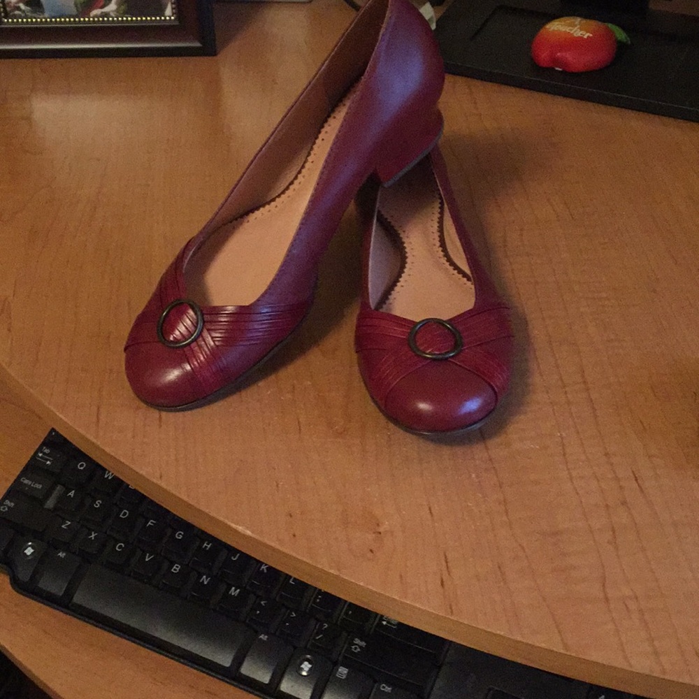 Red low heeled pumps Clark’s artisan